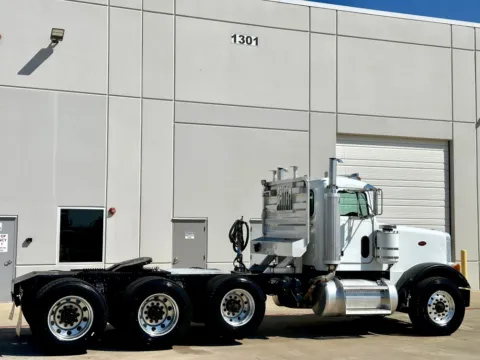 More photos of 1998 PETERBILT 378 at Forge Truck Centers - Texas, TX