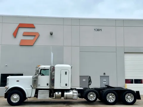 More photos of 2019 PETERBILT 389 at Forge Truck Centers - Texas, TX