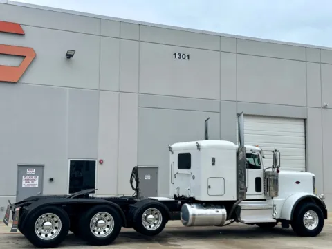 More photos of 2019 PETERBILT 389 at Forge Truck Centers - Texas, TX