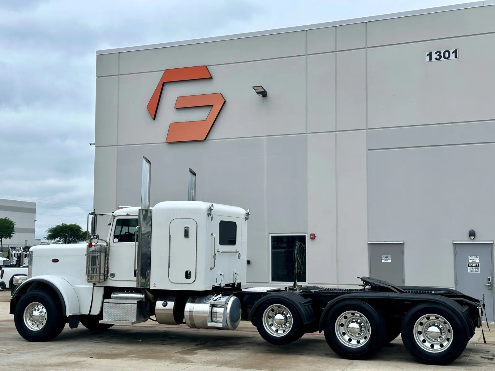 2019 Peterbilt 389 in Hutchins, TX — photo 6