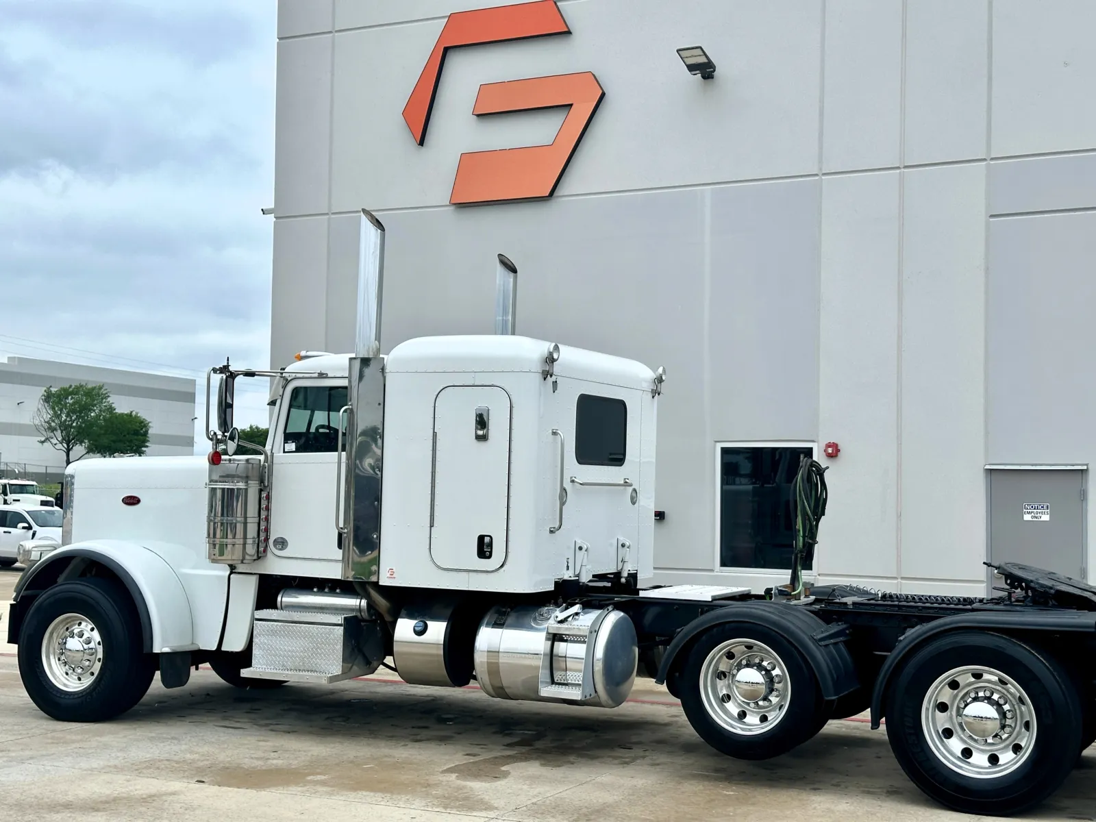 2019 Peterbilt 389 in Hutchins, TX — photo 8