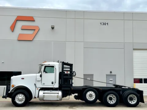 More photos of 2010 PETERBILT 367 at Forge Truck Centers - Texas, TX