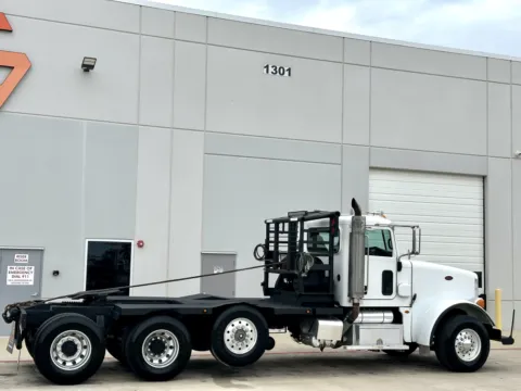 More photos of 2010 PETERBILT 367 at Forge Truck Centers - Texas, TX