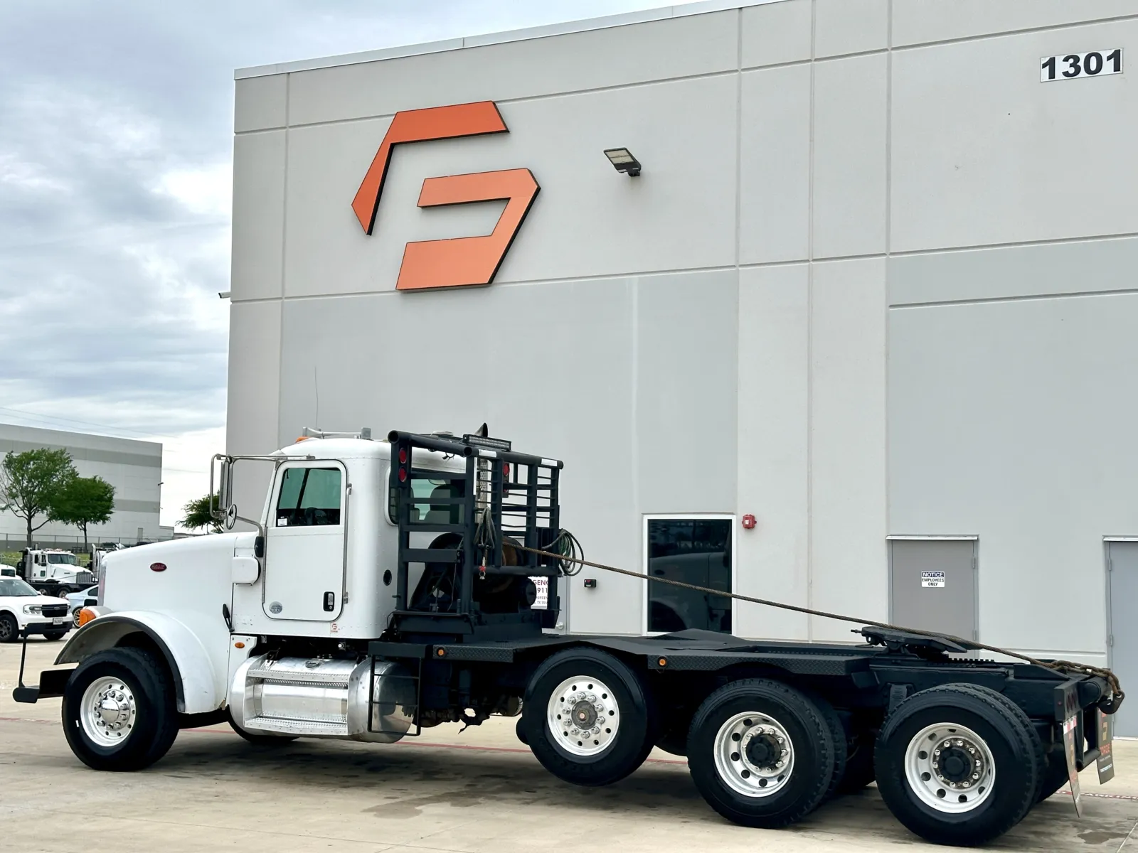 2010 Peterbilt 367 in Hutchins, TX — photo 6