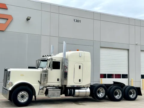 Photos of 2018 PETERBILT 389 for sale in Hutchins, TX at Forge Truck Centers - Texas