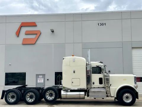 Another view of 2018 PETERBILT 389 for sale in Hutchins, TX at Forge Truck Centers - Texas