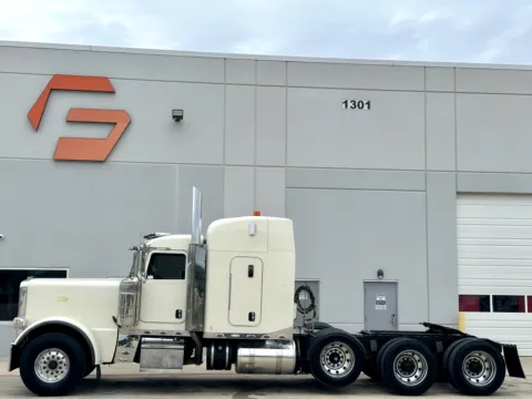 More photos of 2018 PETERBILT 389 at Forge Truck Centers - Texas, TX