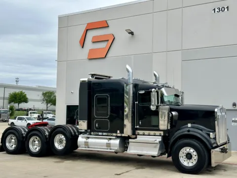 2020 KENWORTH W900 for sale in Hutchins, TX