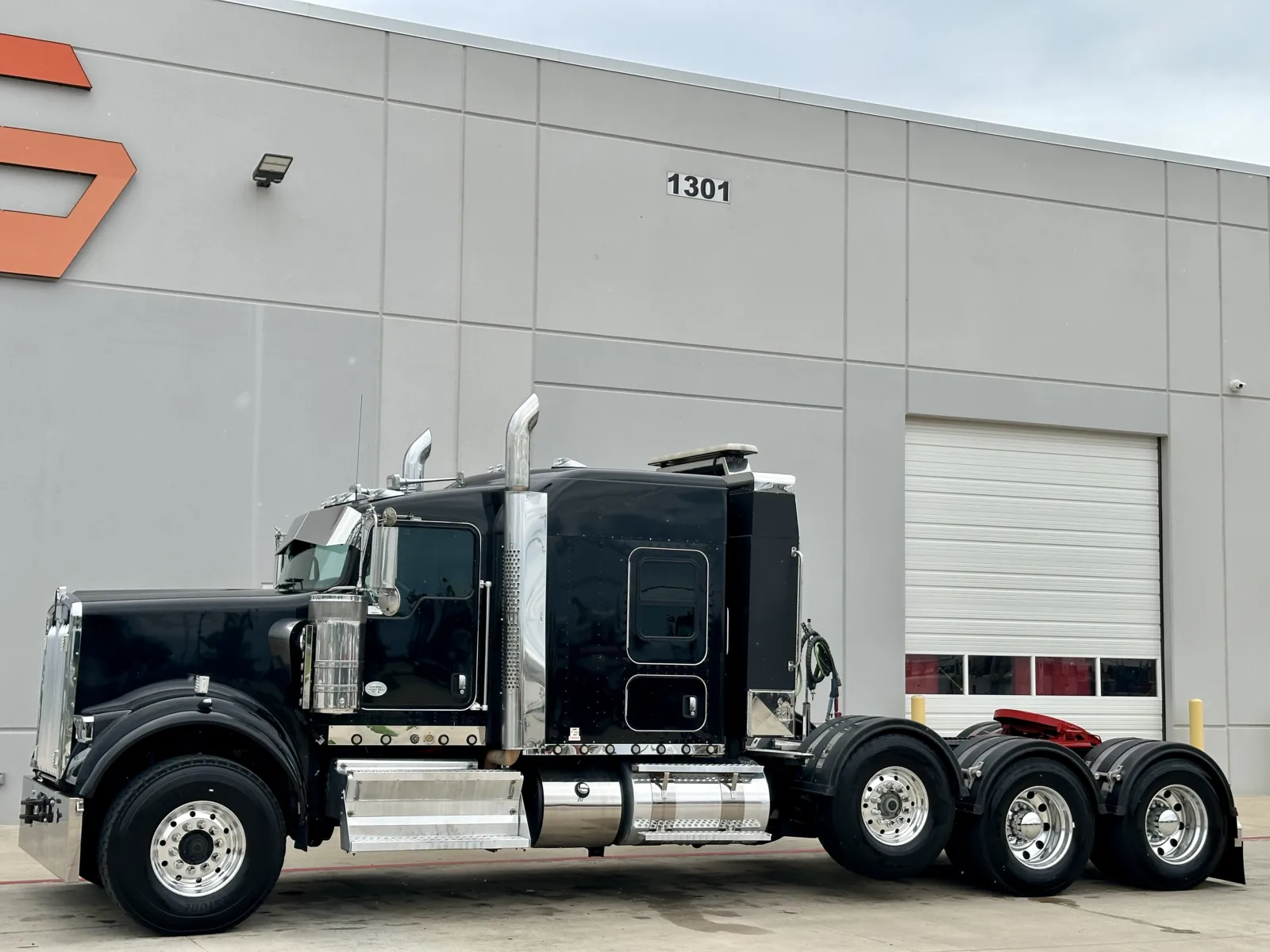 2020 Kenworth W900 in Hutchins, TX — photo 2