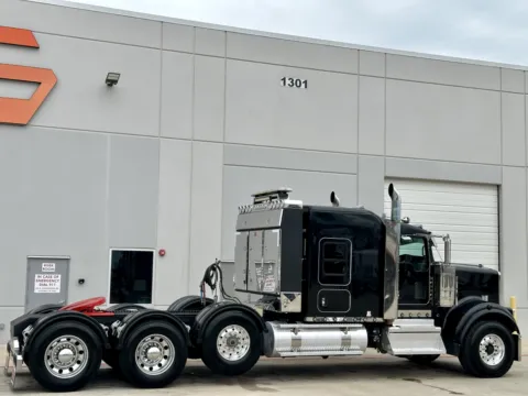 More photos of 2020 KENWORTH W900 at Forge Truck Centers - Texas, TX