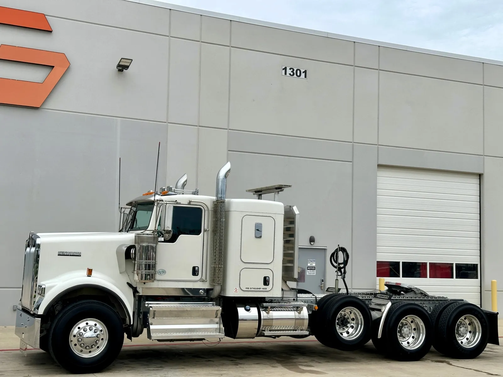 2022 Kenworth W900 in Hutchins, TX — photo 2