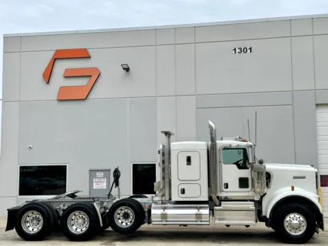 Another view of 2022 KENWORTH W900 for sale in Hutchins, TX at Forge Truck Centers - Texas