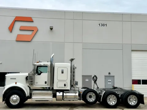 More photos of 2022 KENWORTH W900 at Forge Truck Centers - Texas, TX