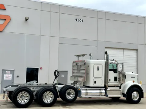 More photos of 2022 KENWORTH W900 at Forge Truck Centers - Texas, TX