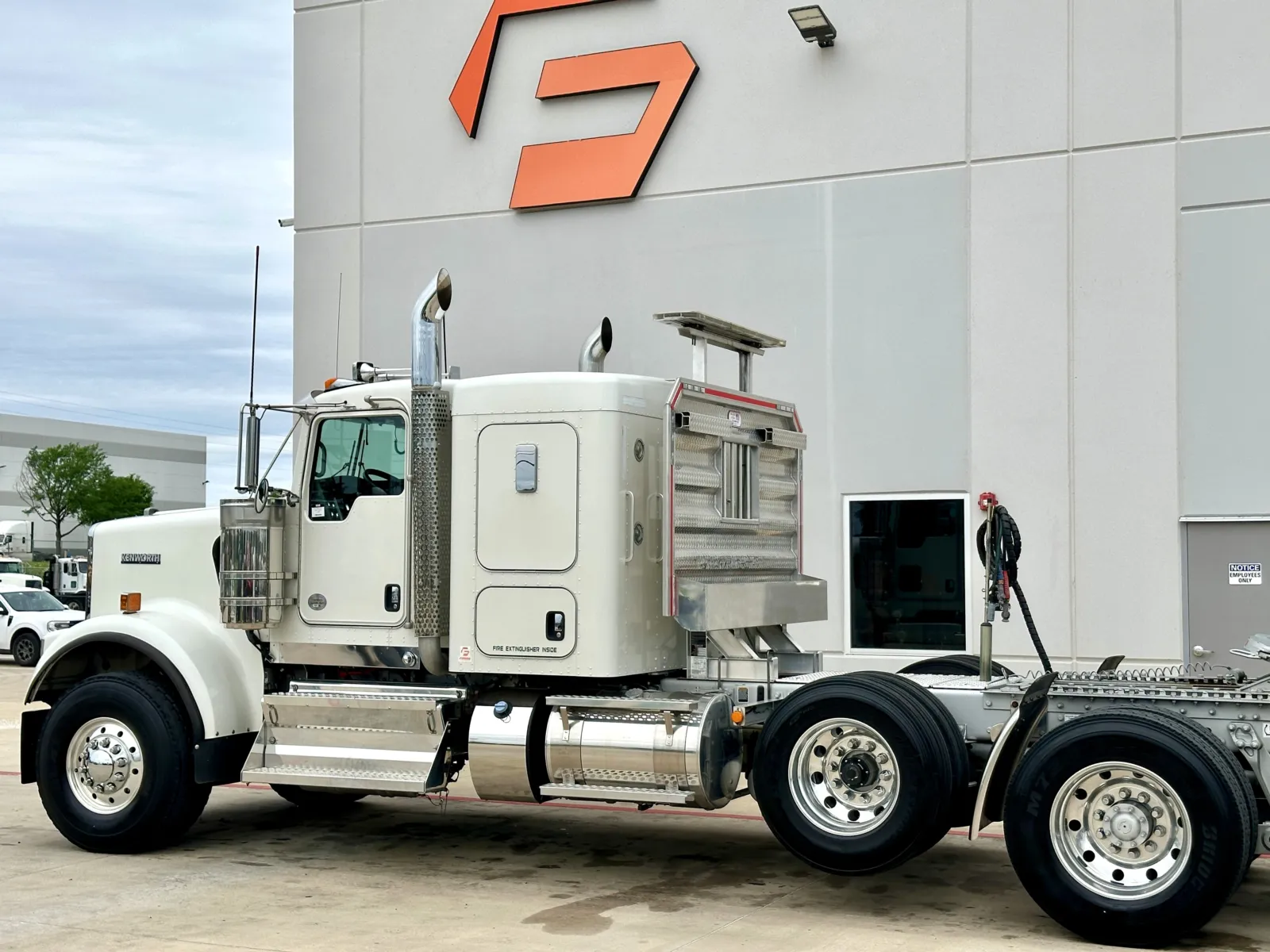 2022 Kenworth W900 in Hutchins, TX — photo 8