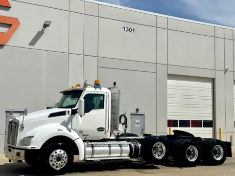 Photos of 2019 KENWORTH T880 for sale in Hutchins, TX at Forge Truck Centers - Texas