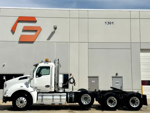 More photos of 2019 KENWORTH T880 at Forge Truck Centers - Texas, TX