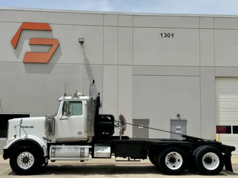 More photos of 2007 WESTERN STAR 4900 at Forge Truck Centers - Texas, TX