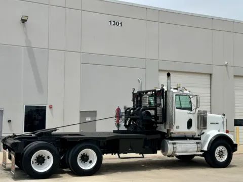 More photos of 2007 WESTERN STAR 4900 at Forge Truck Centers - Texas, TX
