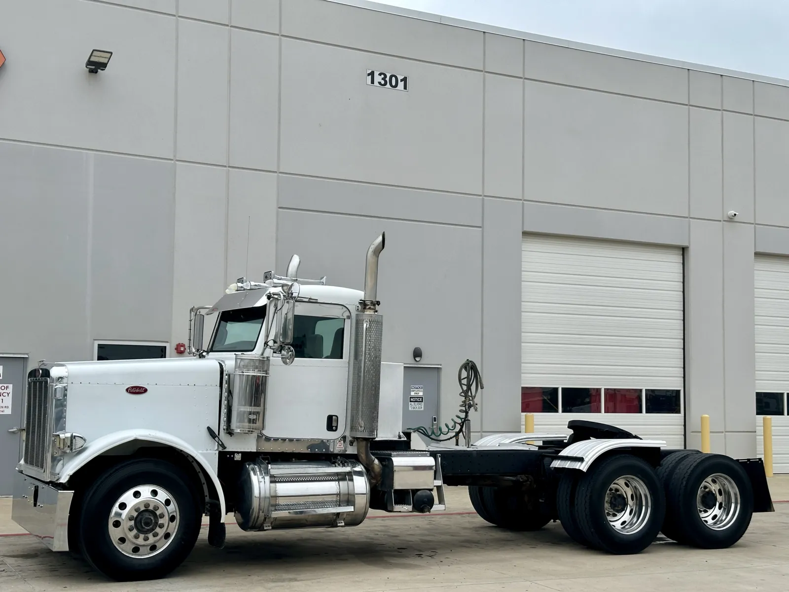 2007 Peterbilt 379 in Hutchins, TX — photo 2