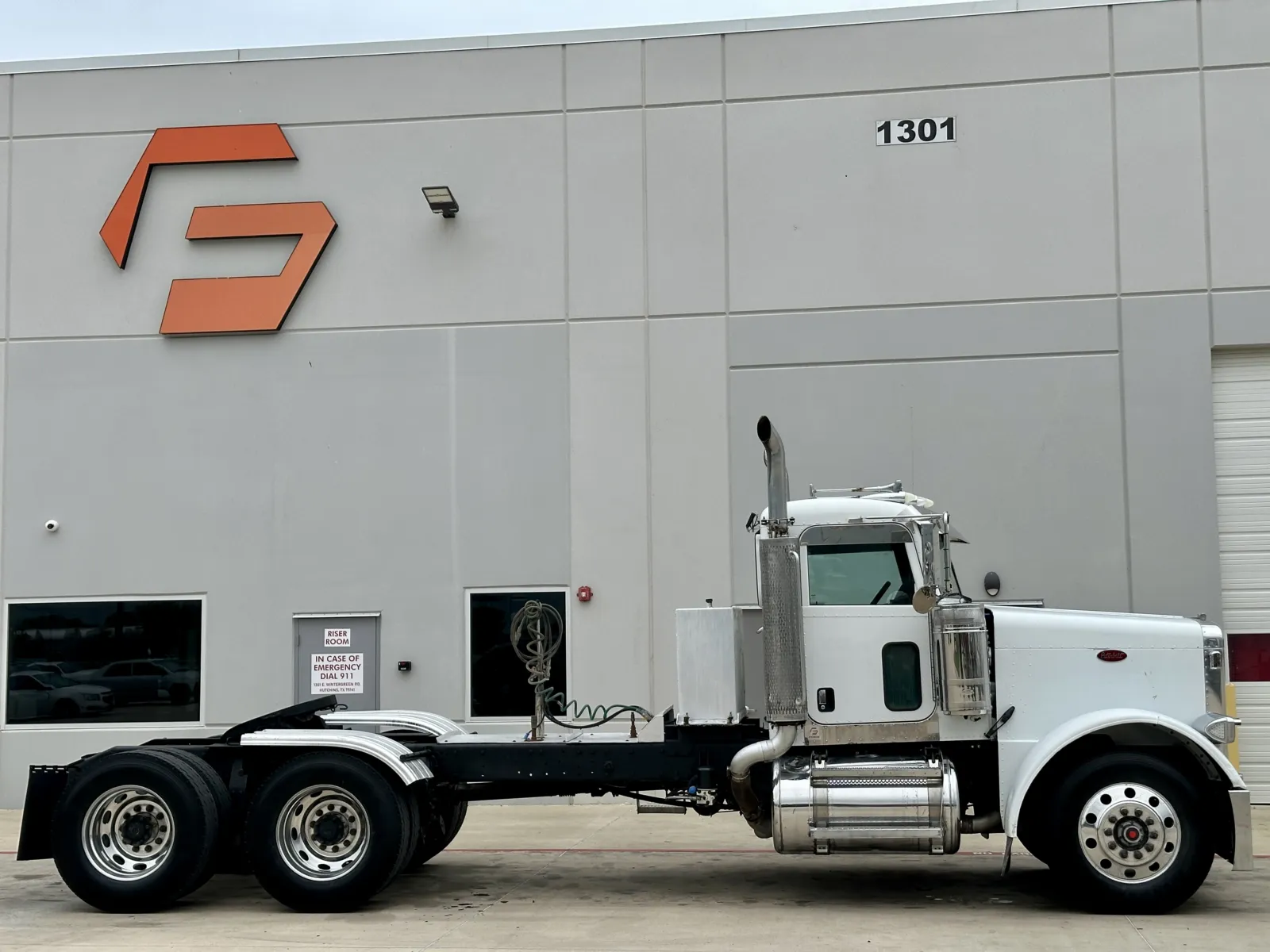 2007 Peterbilt 379 in Hutchins, TX — photo 3