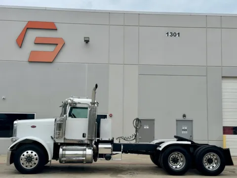 More photos of 2007 PETERBILT 379 at Forge Truck Centers - Texas, TX