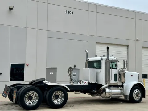 More photos of 2007 PETERBILT 379 at Forge Truck Centers - Texas, TX