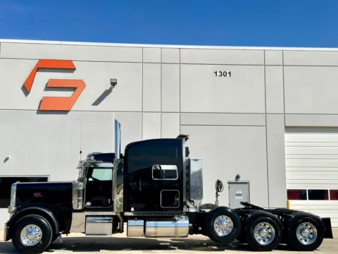 More photos of 2022 PETERBILT 389 at Forge Truck Centers - Texas, TX