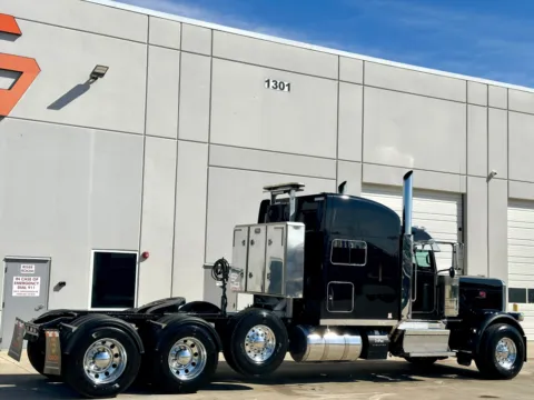 More photos of 2022 PETERBILT 389 at Forge Truck Centers - Texas, TX