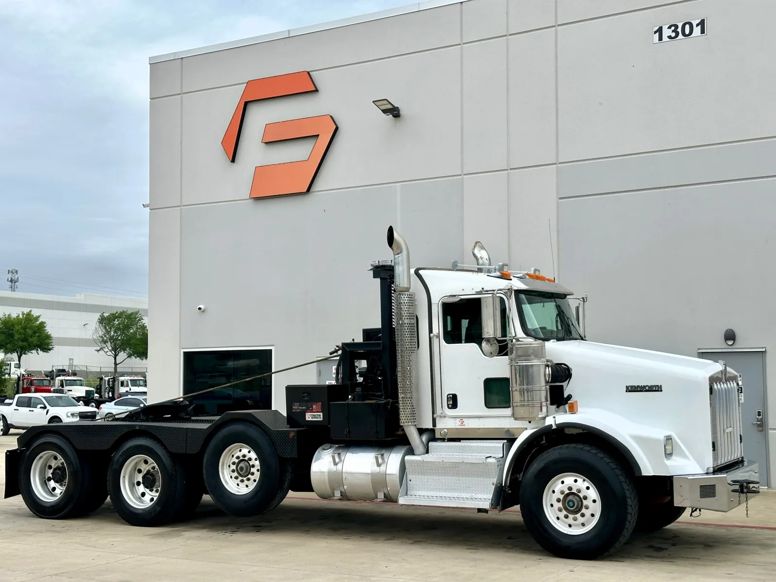 2016 KENWORTH T800 for sale in Hutchins, TX