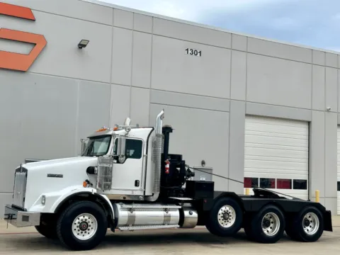 Photos of 2016 KENWORTH T800 for sale in Hutchins, TX at Forge Truck Centers - Texas