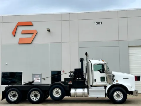Another view of 2016 KENWORTH T800 for sale in Hutchins, TX at Forge Truck Centers - Texas
