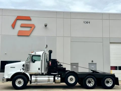 More photos of 2016 KENWORTH T800 at Forge Truck Centers - Texas, TX