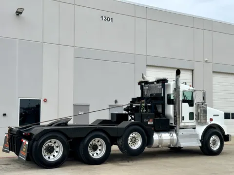 More photos of 2016 KENWORTH T800 at Forge Truck Centers - Texas, TX