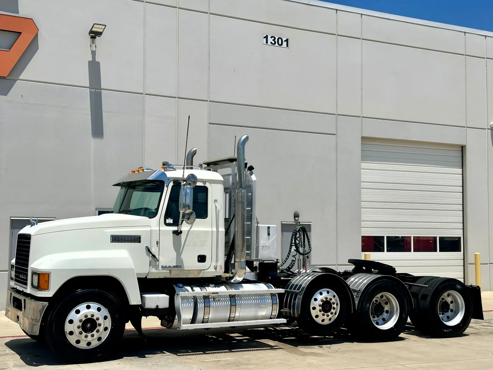 2017 Mack Pinnacle in Hutchins, TX — photo 2