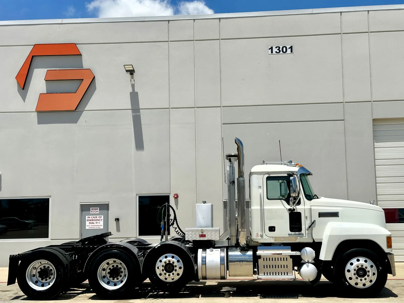 2017 Mack Pinnacle in Hutchins, TX — photo 3