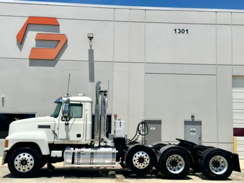 More photos of 2017 MACK CHU613 at Forge Truck Centers - Texas, TX