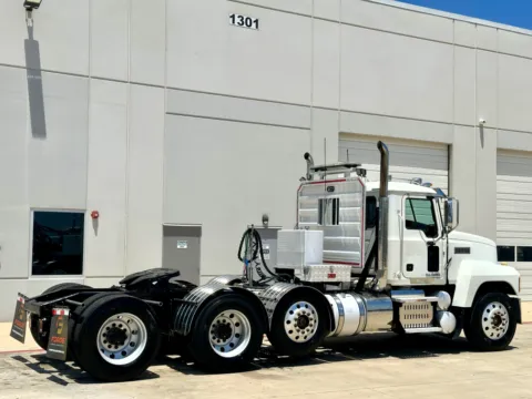 More photos of 2017 MACK CHU613 at Forge Truck Centers - Texas, TX