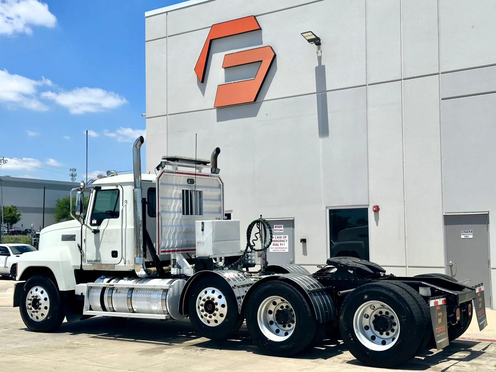 2017 Mack Pinnacle in Hutchins, TX — photo 6