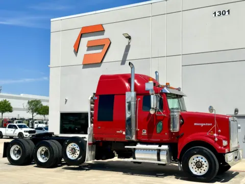 2016 WESTERN STAR 4900 for sale in Hutchins, TX