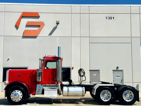 More photos of 2008 PETERBILT 389 at Forge Truck Centers - Texas, TX