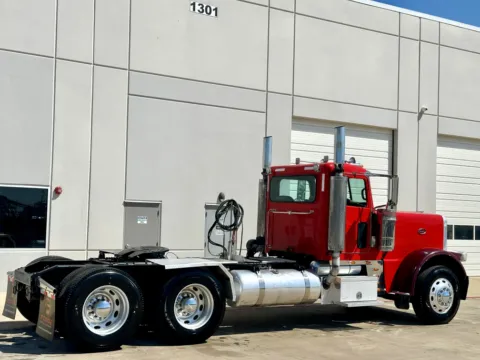 More photos of 2008 PETERBILT 389 at Forge Truck Centers - Texas, TX
