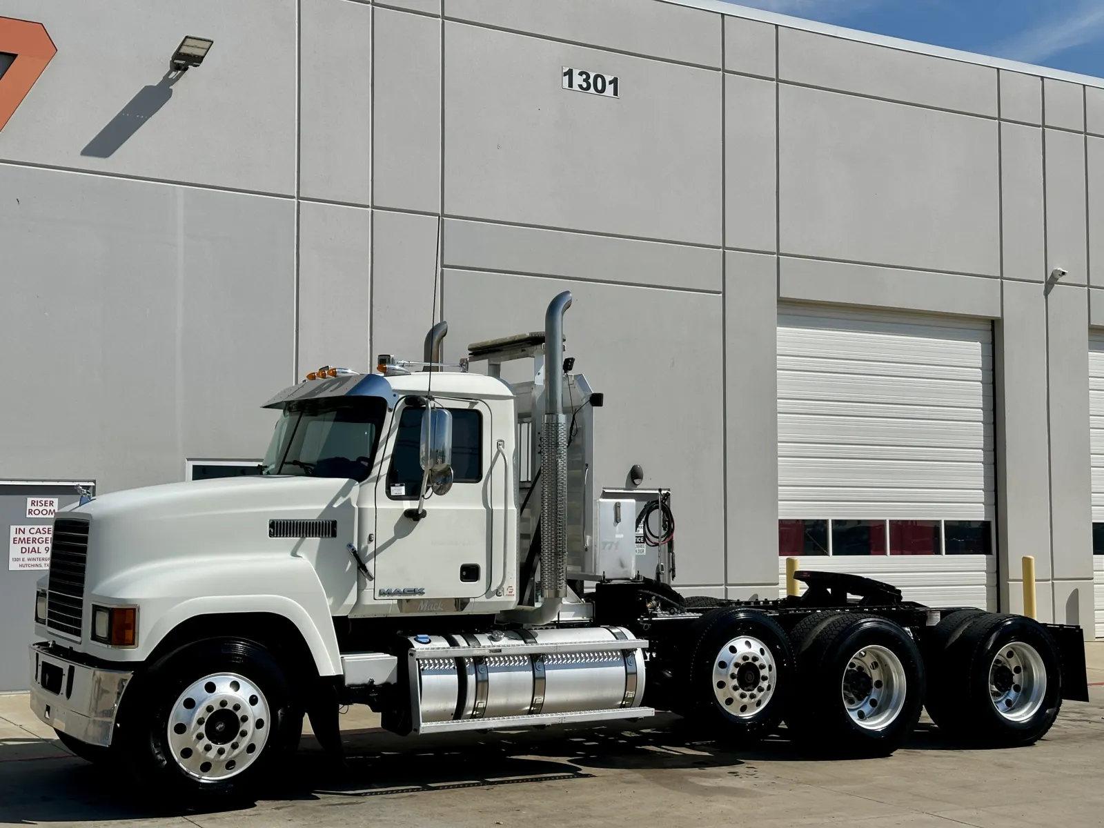 2017 Mack Pinnacle in Hutchins, TX — photo 2