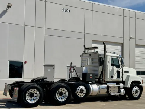 More photos of 2017 MACK CHU613 at Forge Truck Centers - Texas, TX