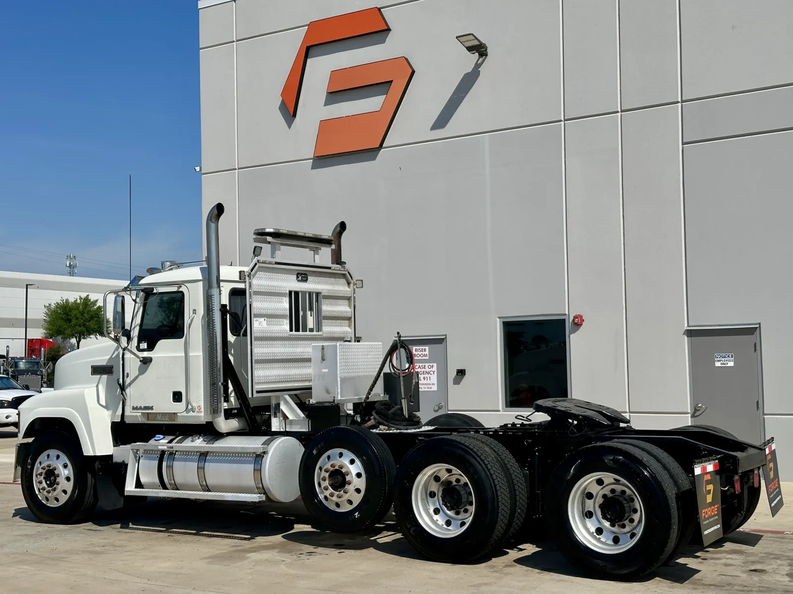 2017 Mack Pinnacle in Hutchins, TX — photo 6