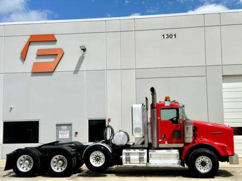 Another view of 2008 KENWORTH T800 for sale in Hutchins, TX at Forge Truck Centers - Texas