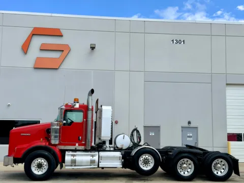 More photos of 2008 KENWORTH T800 at Forge Truck Centers - Texas, TX