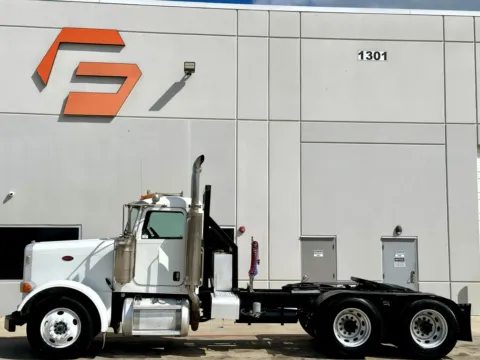 More photos of 2007 PETERBILT 379 at Forge Truck Centers - Texas, TX