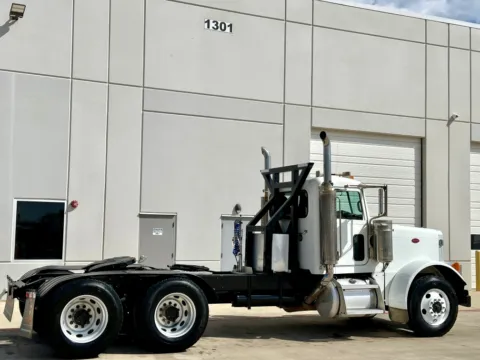 More photos of 2007 PETERBILT 379 at Forge Truck Centers - Texas, TX