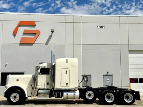More photos of 2019 PETERBILT 389 at Forge Truck Centers - Texas, TX